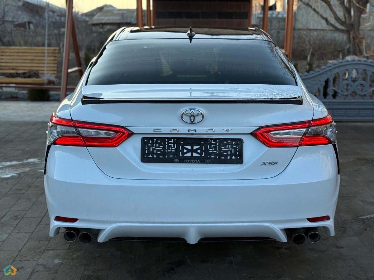 Toyota Camry V70 Xse - image 7