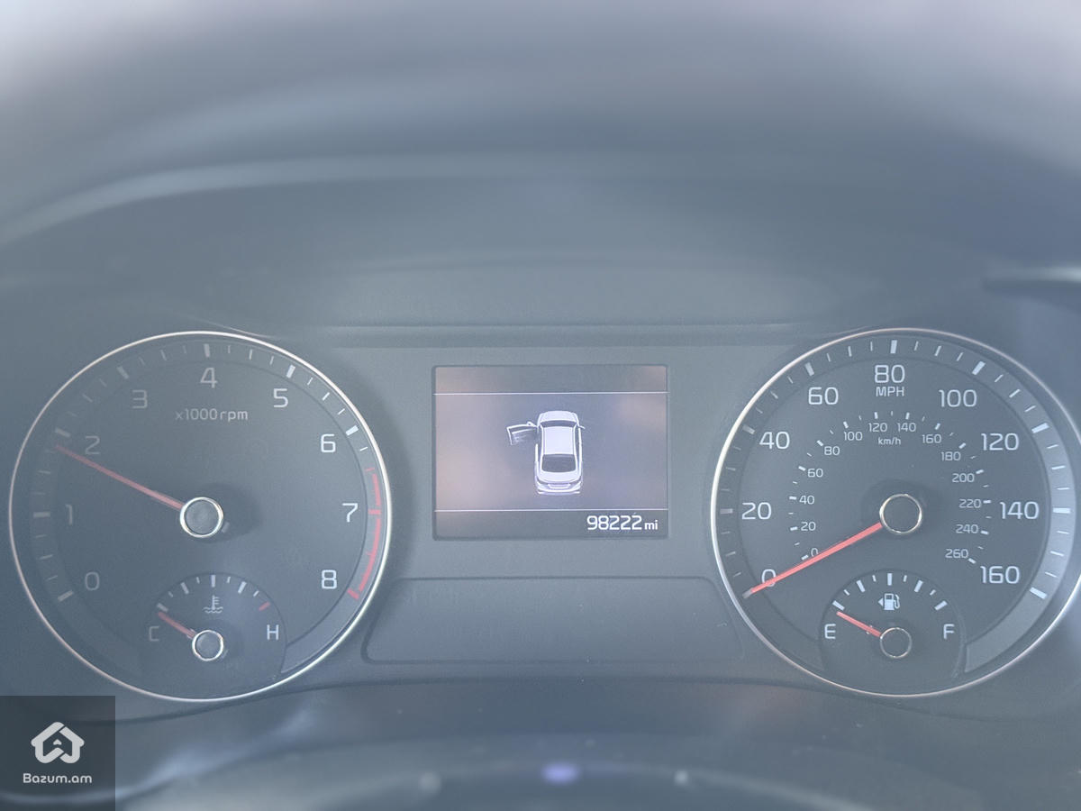 kia Forte - image 11