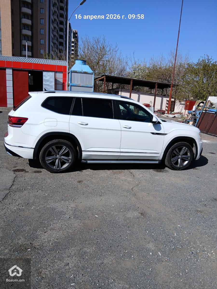 Volkswagen Atlas R-Line  - image 3