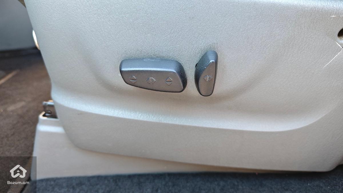 Chrysler Town & Country 2005 Touring Stow'n'go - image 16