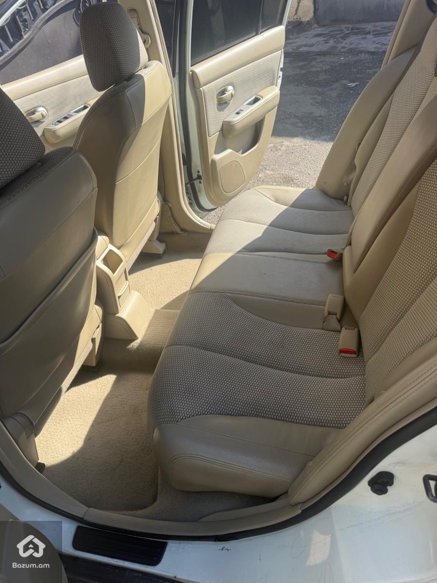 Nissan Tiida - image 17