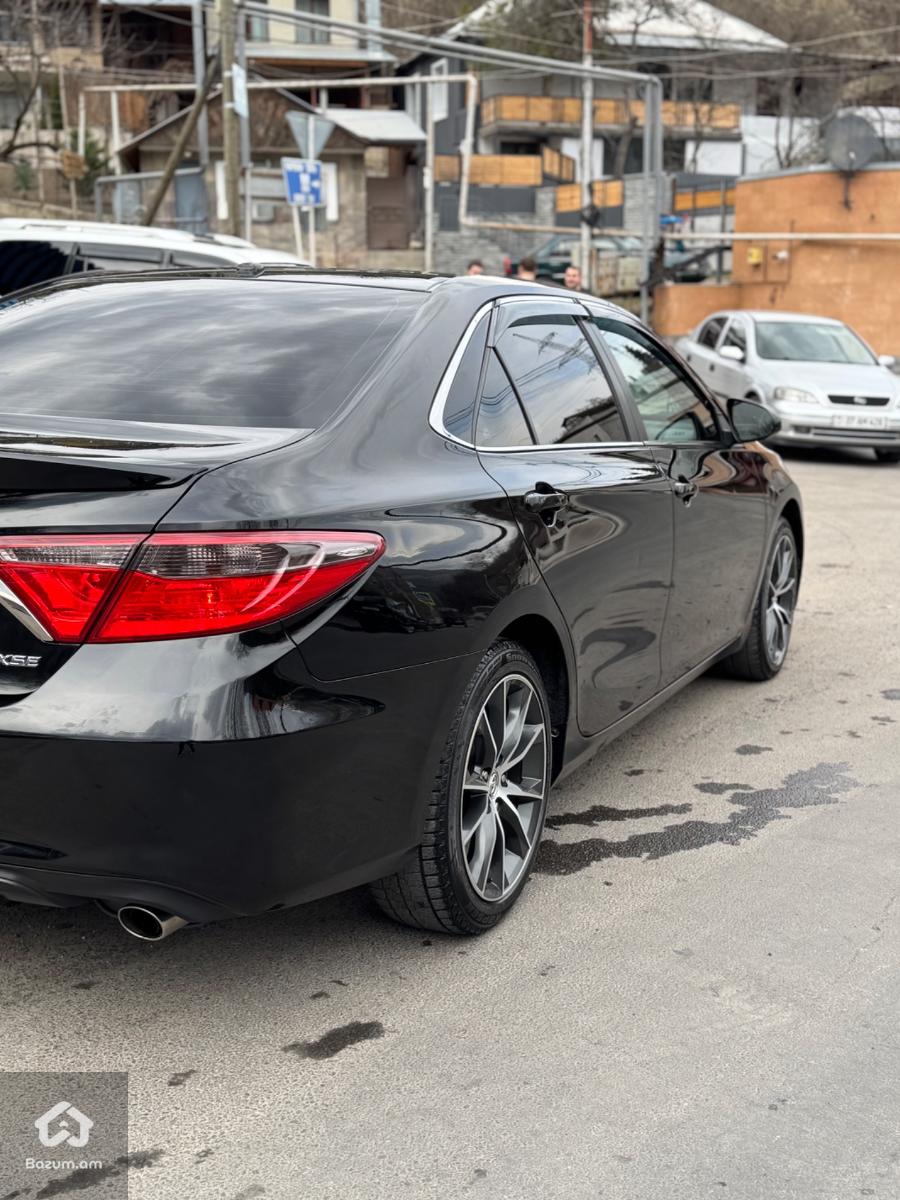 Toyota Camry - image 4