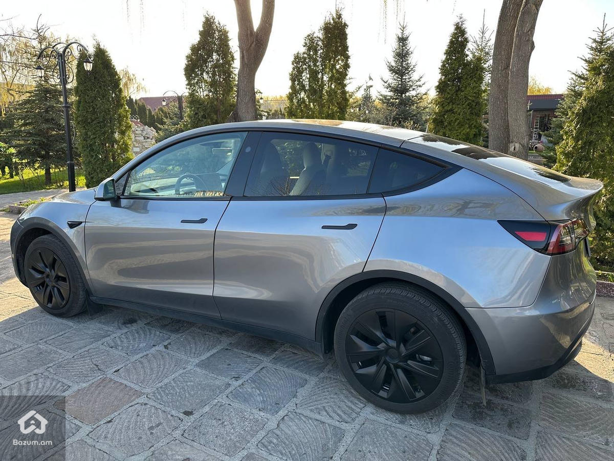 Tesla Model Y 2024/11 - image 4