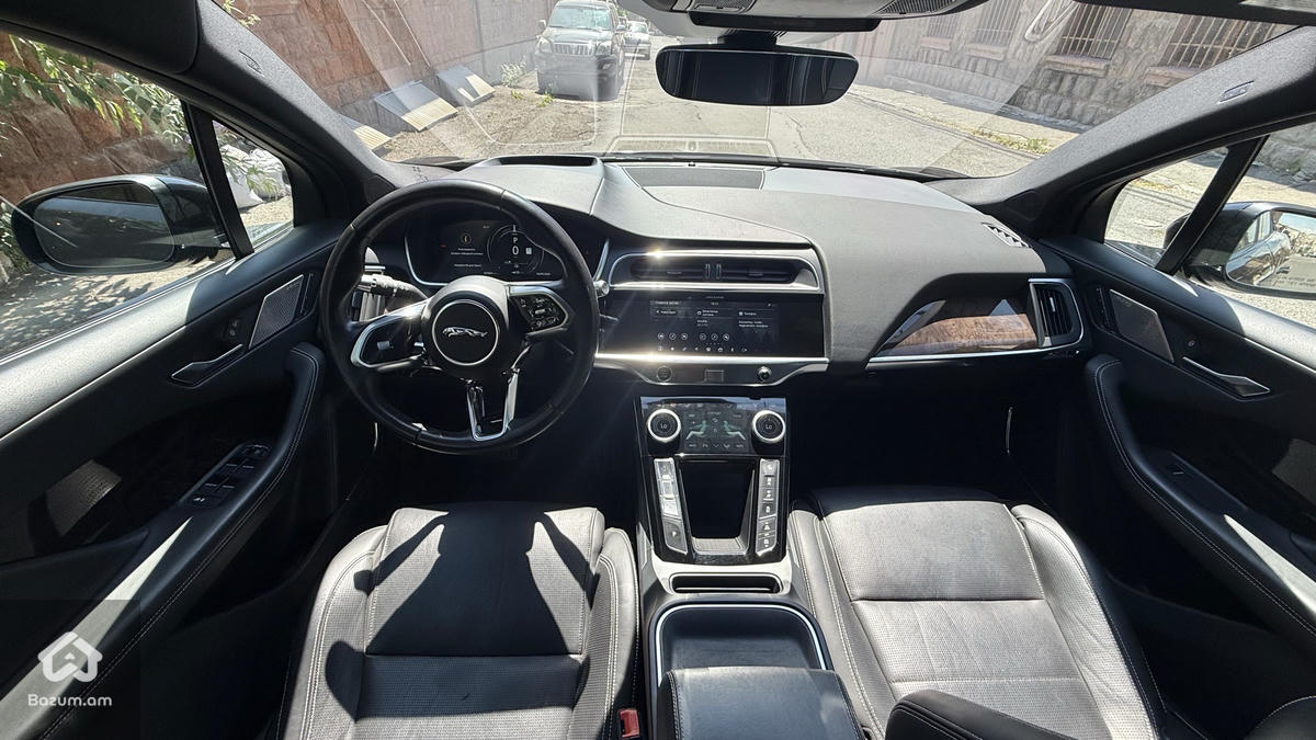 Jaguar I-Pace EV 400 - image 6