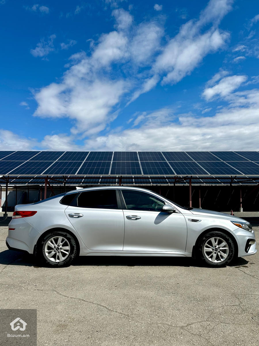 Kia Optima - image 7