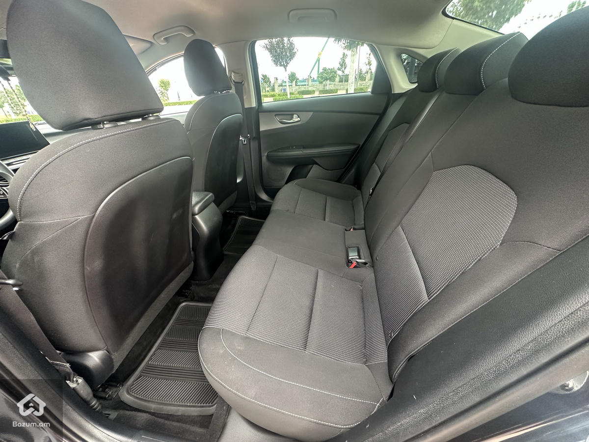 Kia Forte - image 12