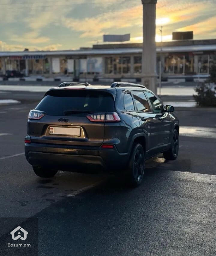 JEEP CHEROKI LATITUDE PLUS - image 2
