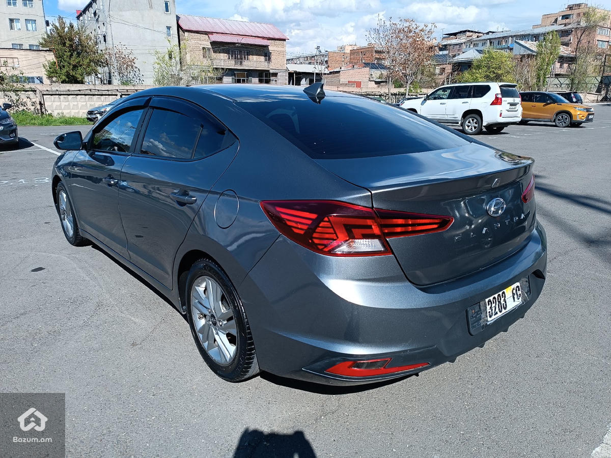 HYUNDAI ELANTRA  - image 4