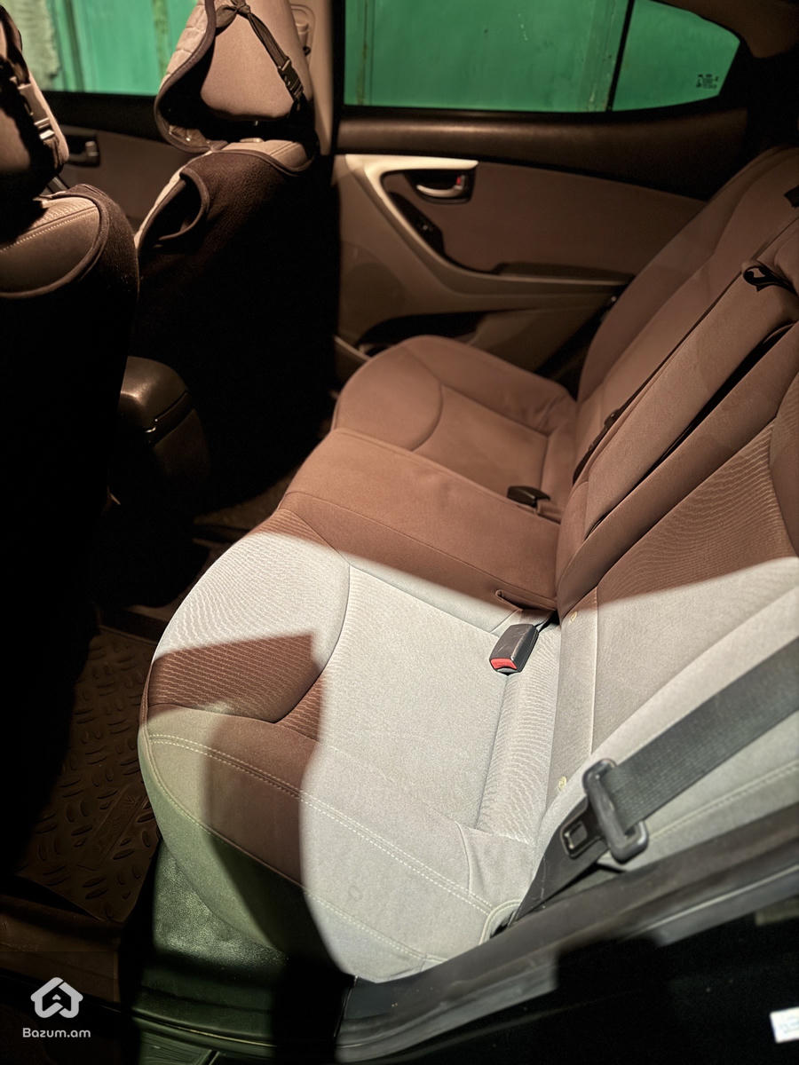 Hyundai Elantra - image 11