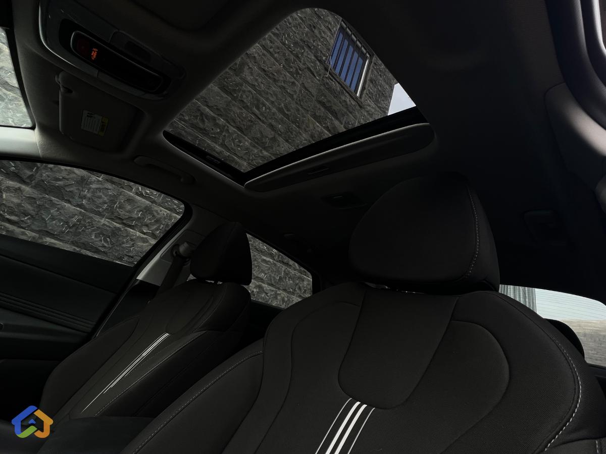 Hyundai Elantra - image 9