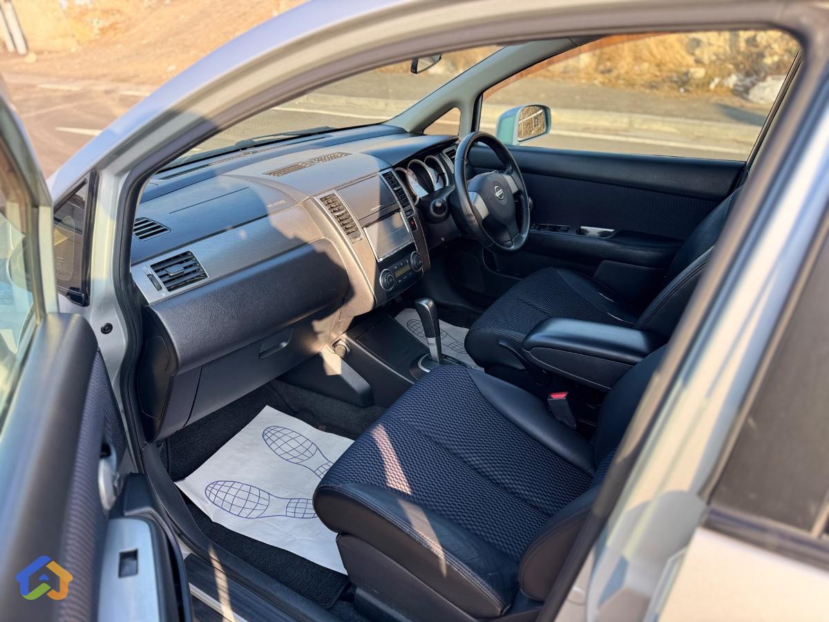 Nissan Tiida - image 12