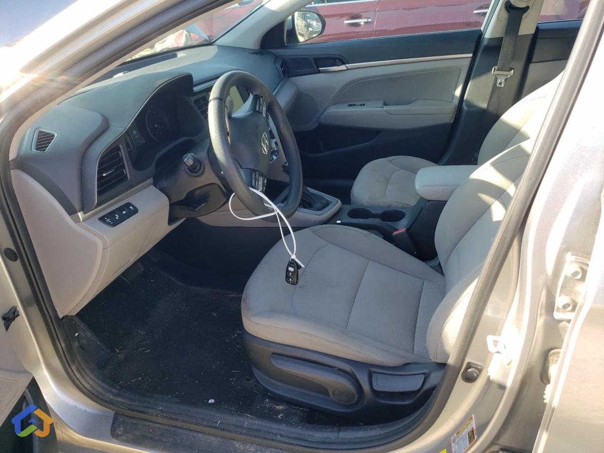 Hyundai Elantra Sel - image 7