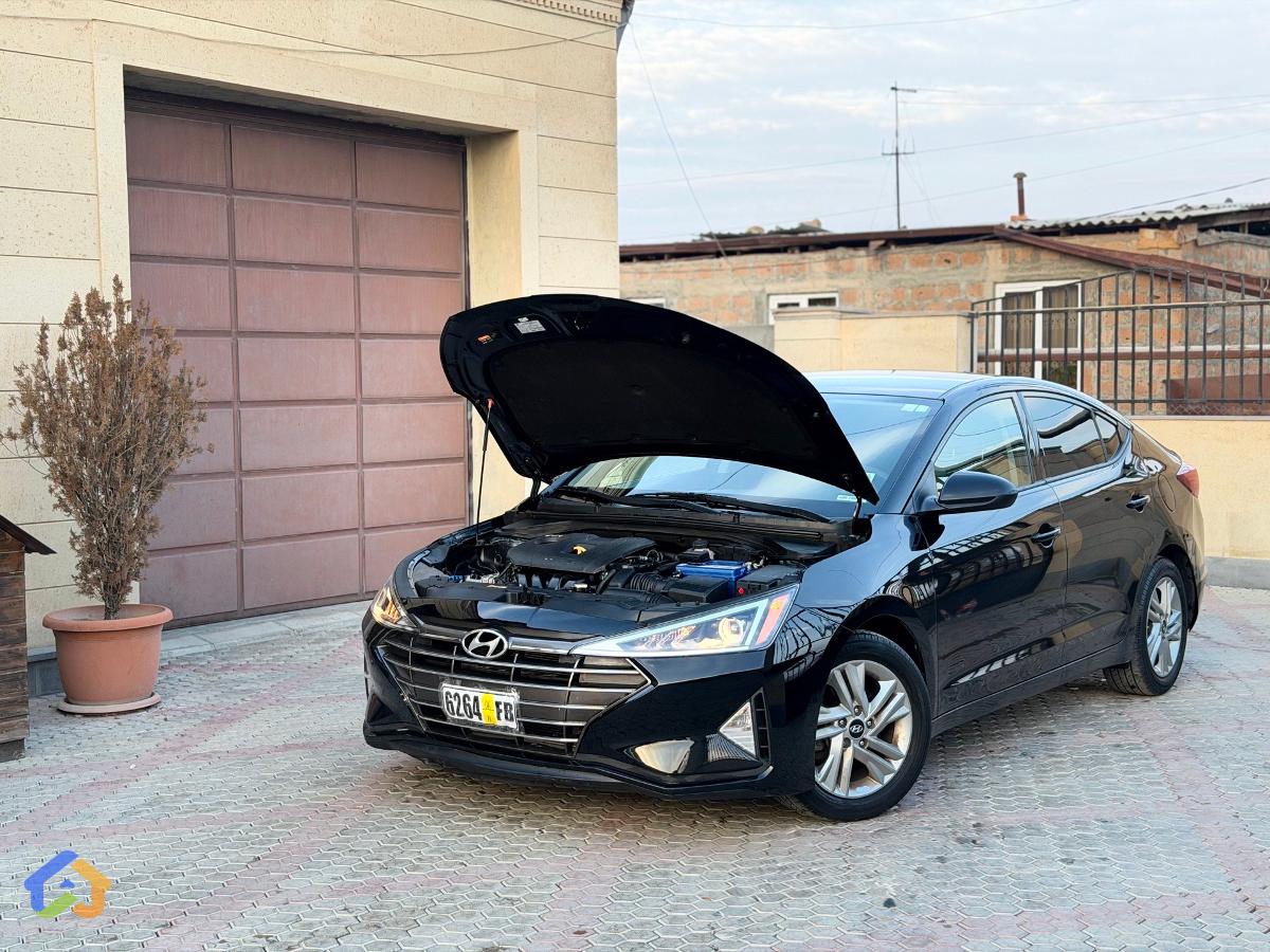 Hyundai Elantra Sel - image 9