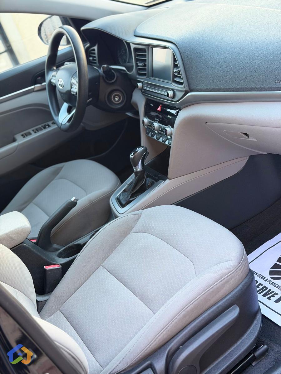 Hyundai Elantra Sel - image 7