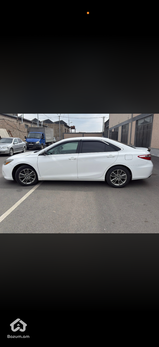 Toyota Camry - image 8