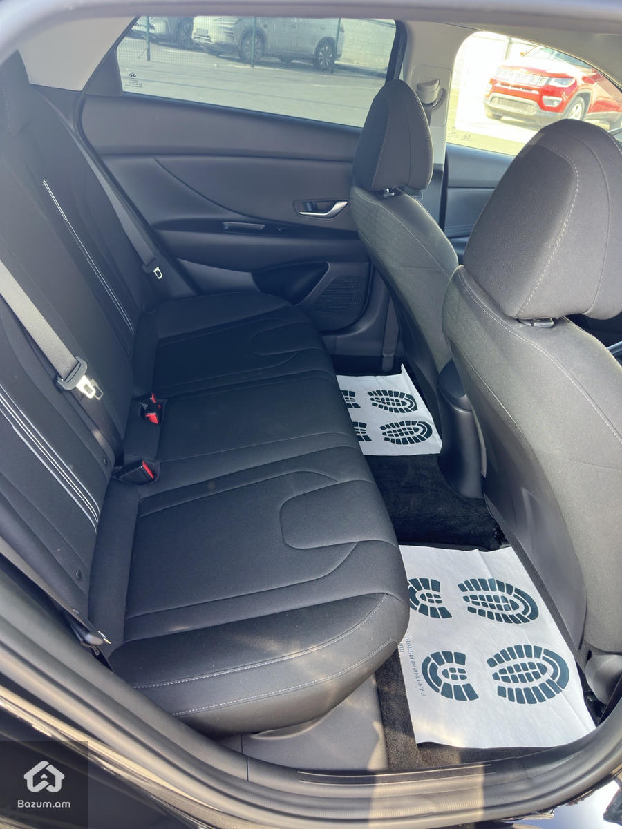 Elantra - image 12