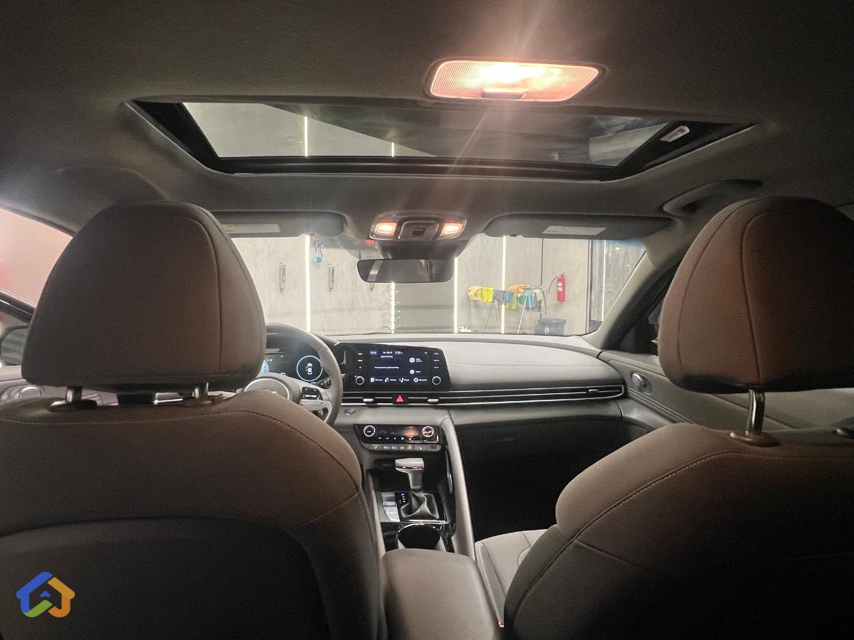 Hyundai Elantra Sel Plus - image 11