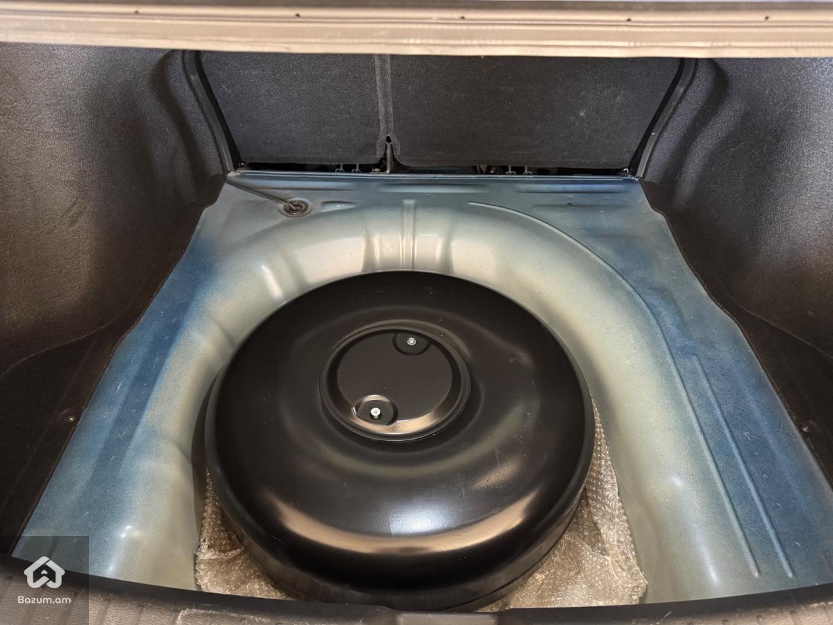 Kia Forte - image 10