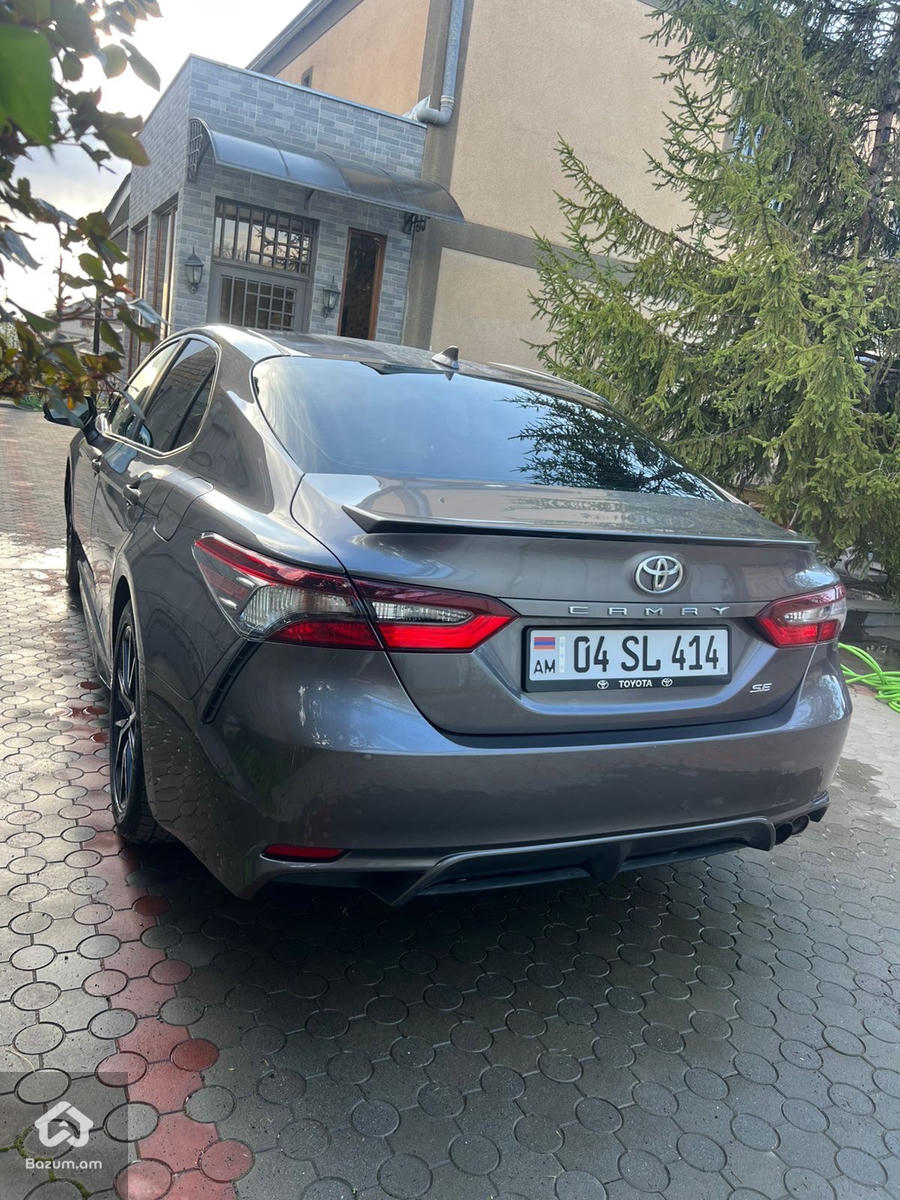Toyota Camry - image 7