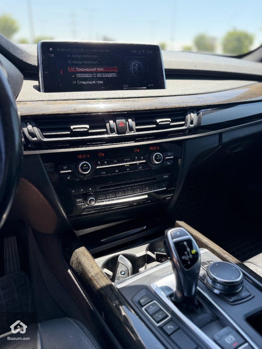 BMW X5 2018 - image 13