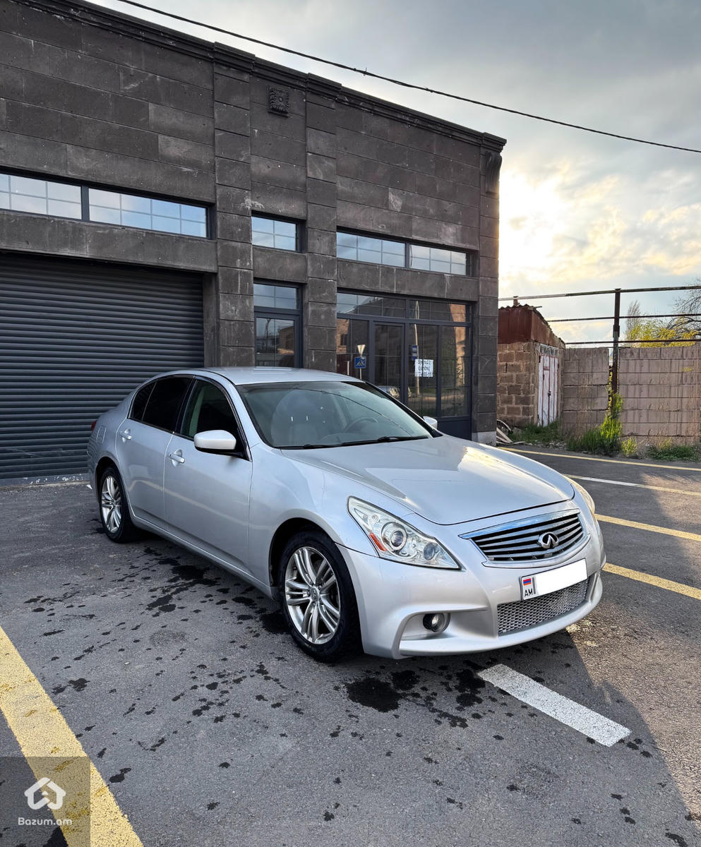 Infiniti G37 - image 2