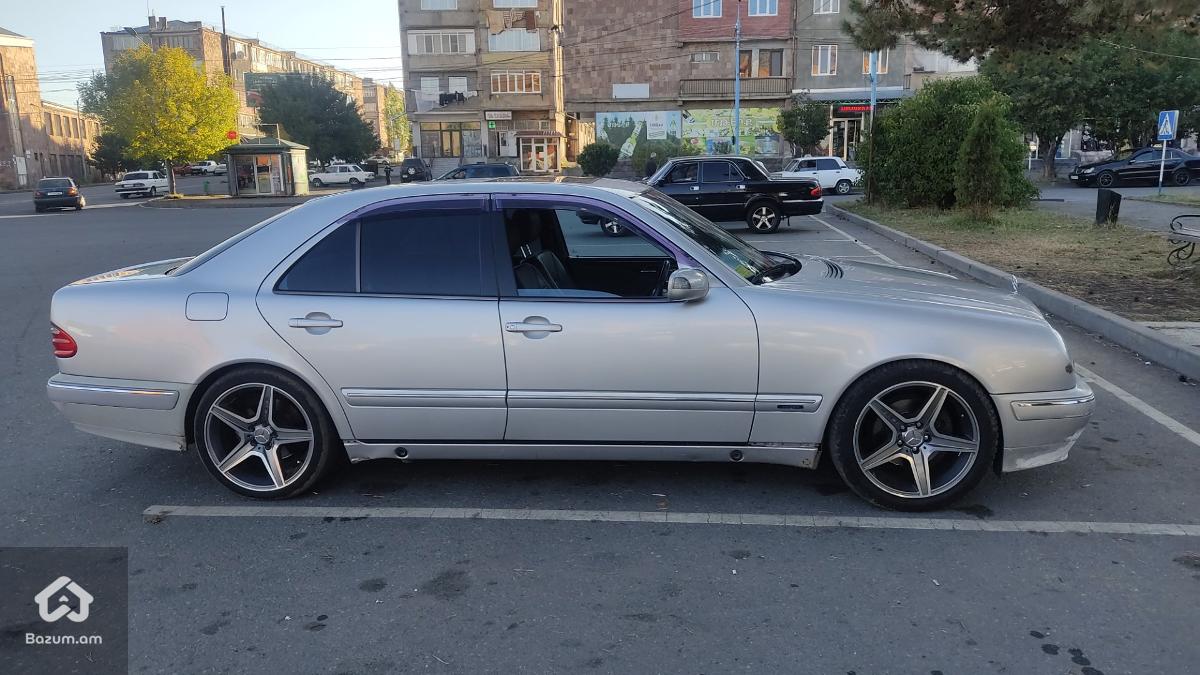 Mercedes E320 - image 10