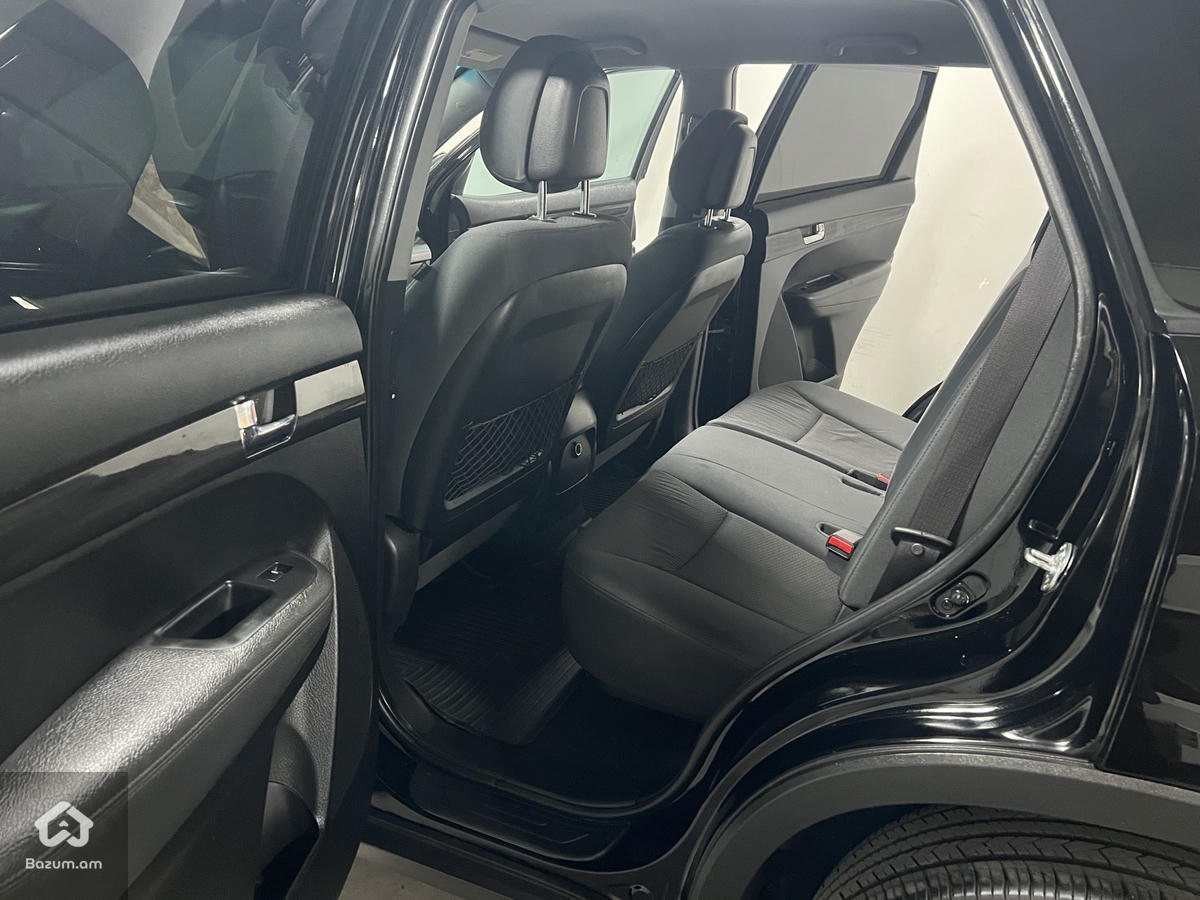 Kia Sorento 2011 - image 10