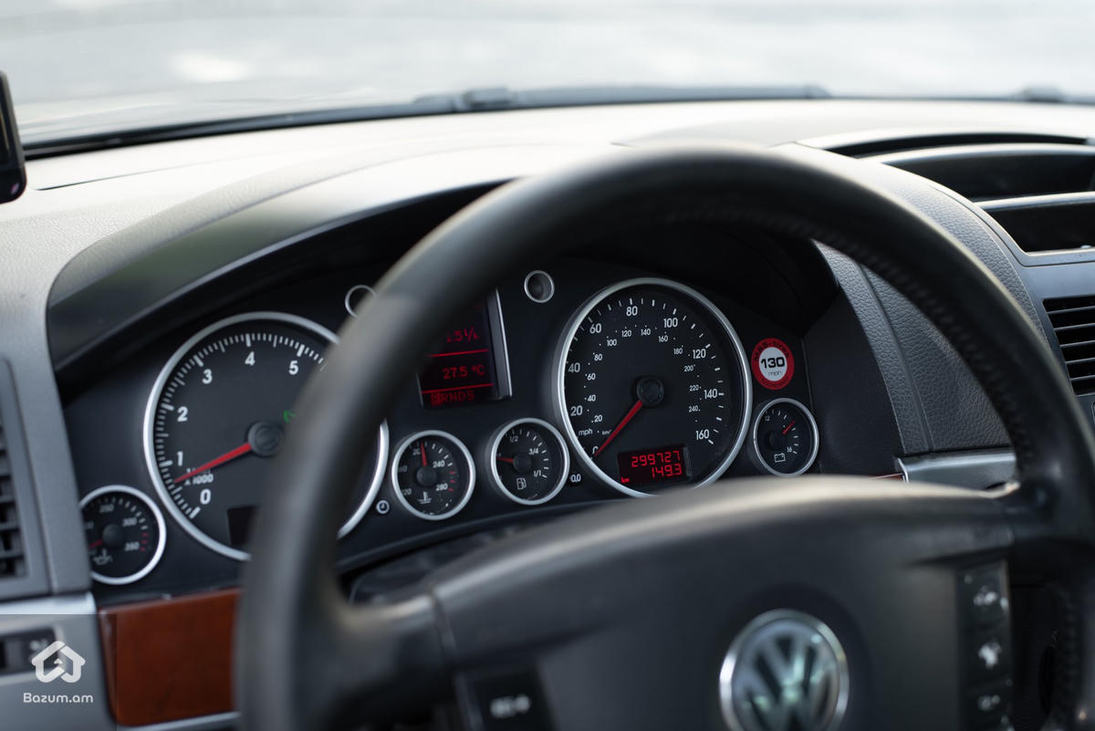 Volkswagen Touareg - image 9