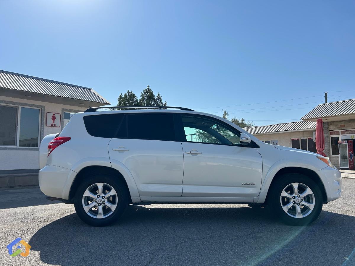 Toyota Rav4 - image 2