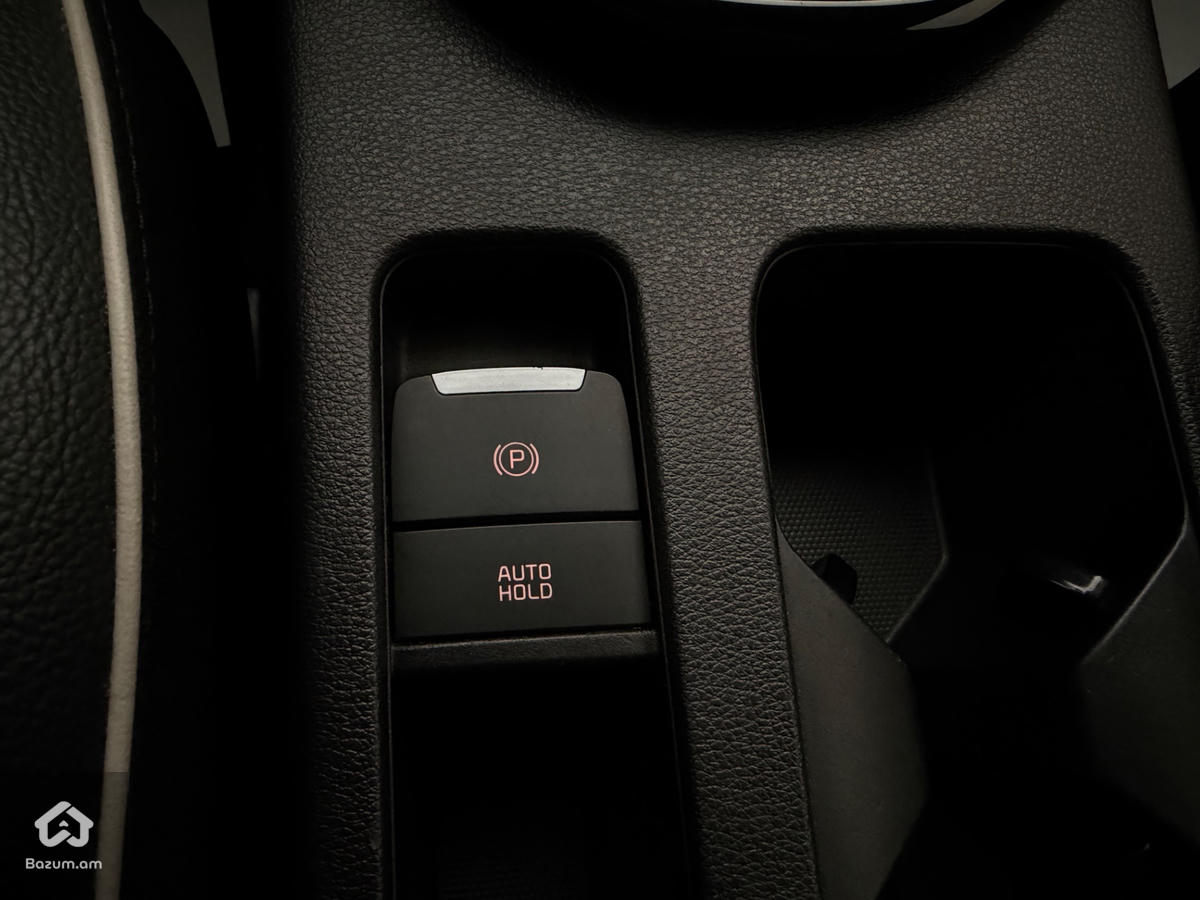 Kia Forte GT-Line Premium - image 13