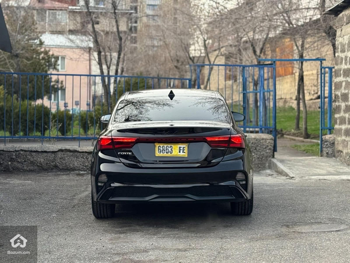 Kia Forte - image 4