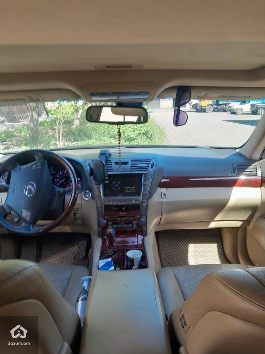 Lexus LS 460 - image 3