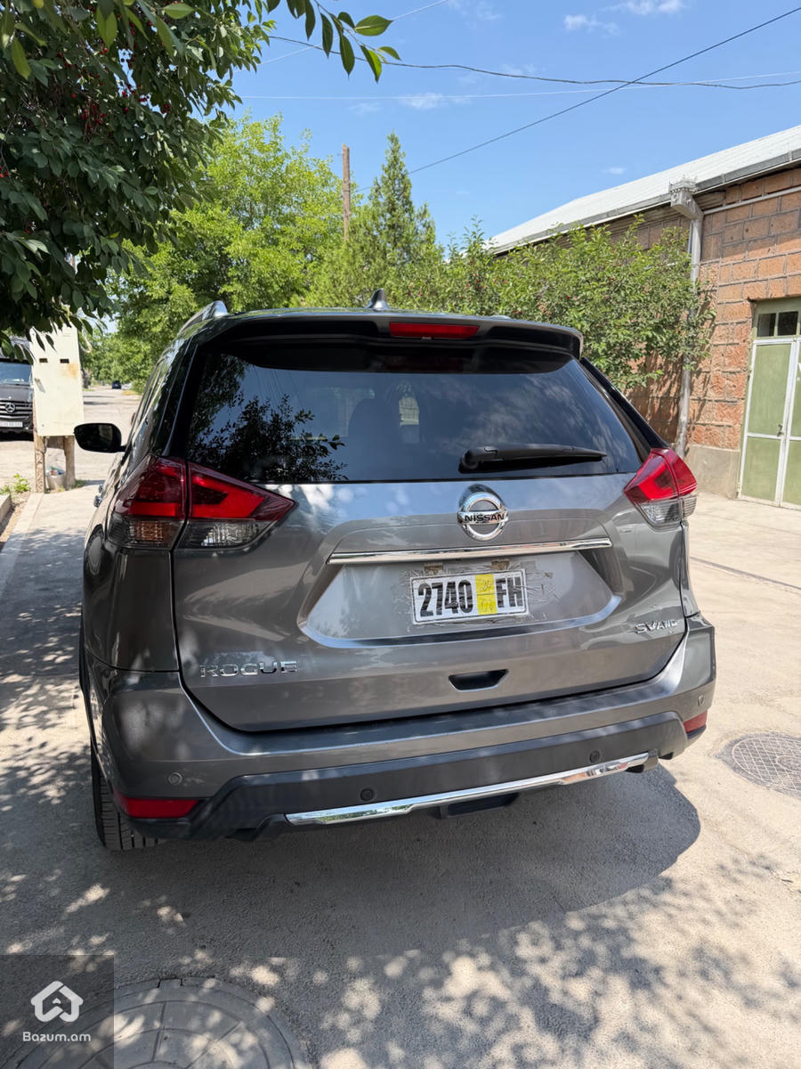 Nissan Rogue SV AWD - image 4