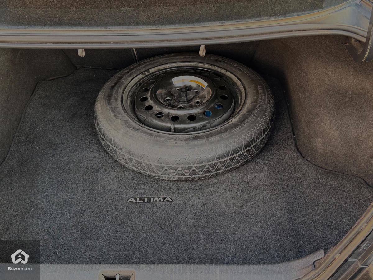 Nissan Altima  - image 12