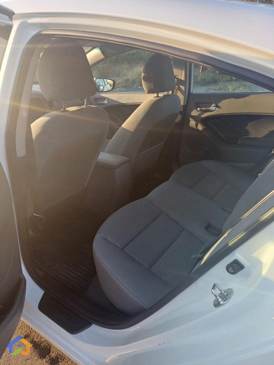 Kia Forte - image 6