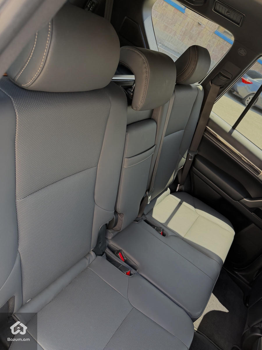 Lexus GX460 - image 12