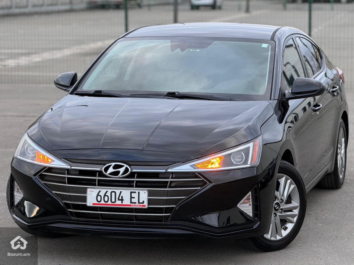 Hyundai Elantra - image 2