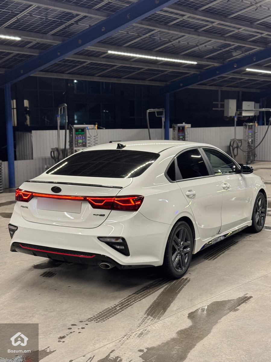 Kia Forte - image 4