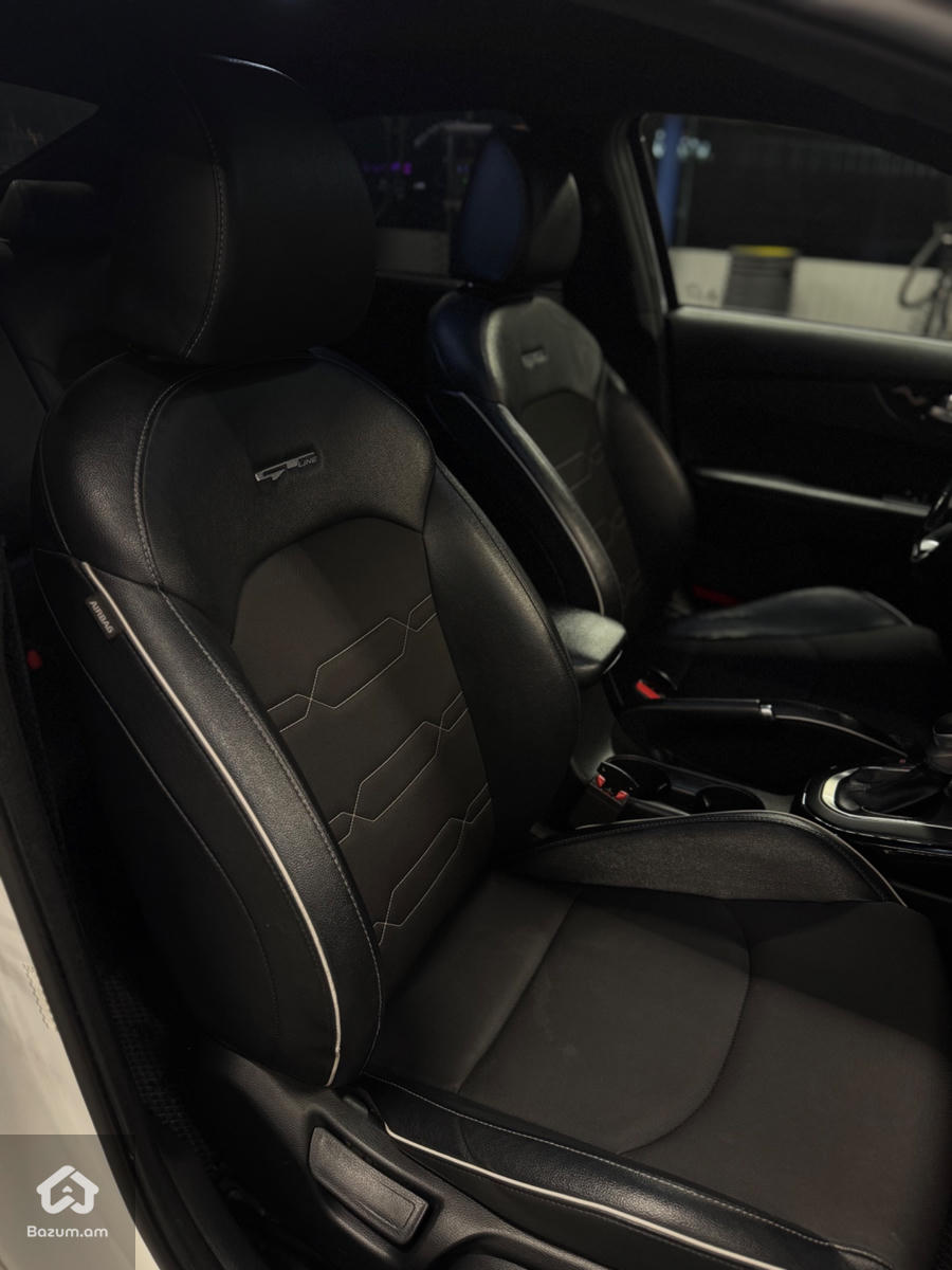 Kia Forte - image 8