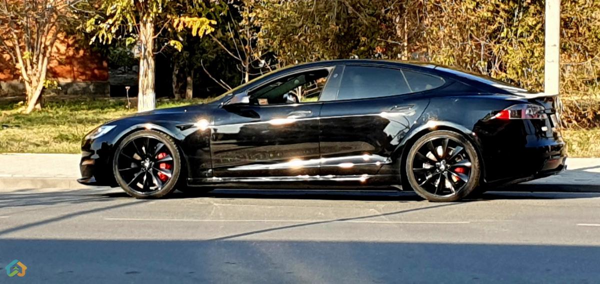 Tesla Plaid - image 3